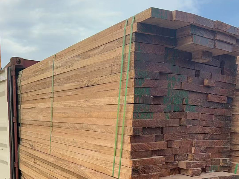 ¿Cuáles son los factores clave que afectan la dureza de la madera beli?
